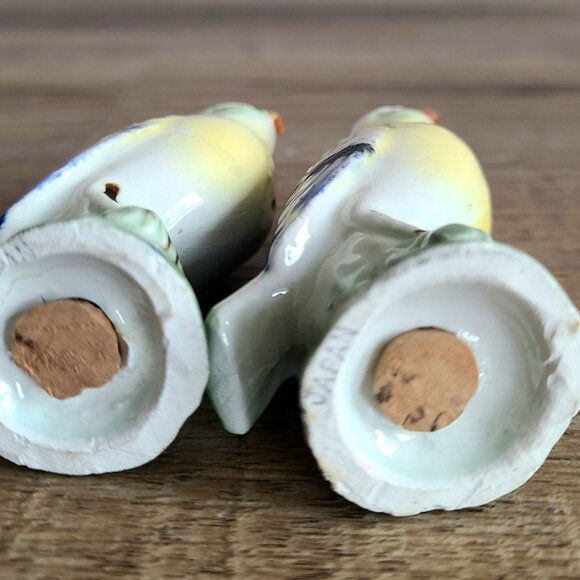 Vintage ceramic birds salt & pepper shakers made in Japan. - Picture 6 of 6